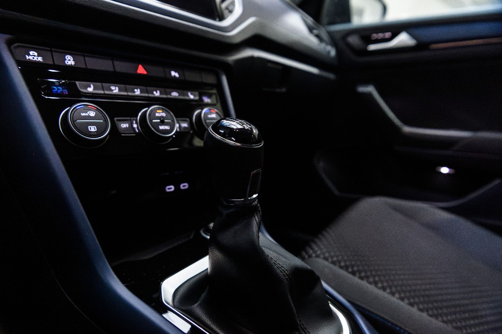 Fahrzeugabbildung Volkswagen T-Roc 1,5 United+LM+SH+PDC+Drive Mode+Digi Cockp