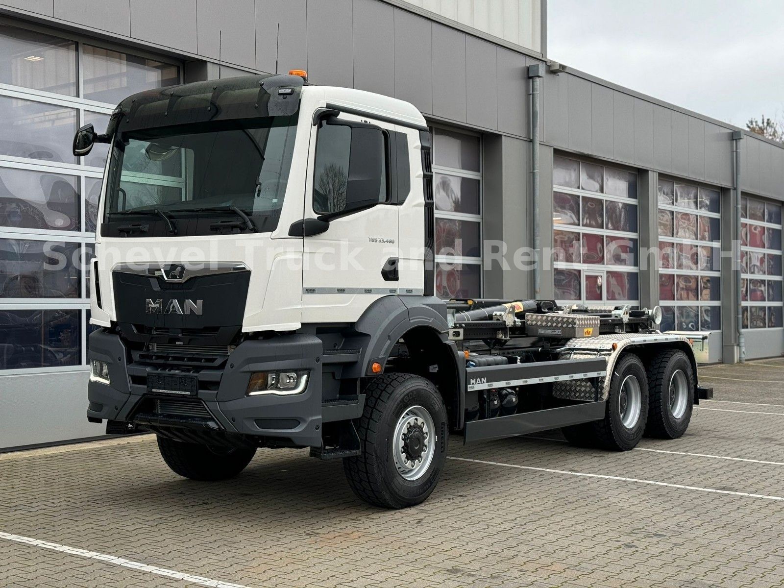 Fahrzeugabbildung MAN TGS 33.480 Abrollkipper HYVA  / 26-55s 6x6/60Ton