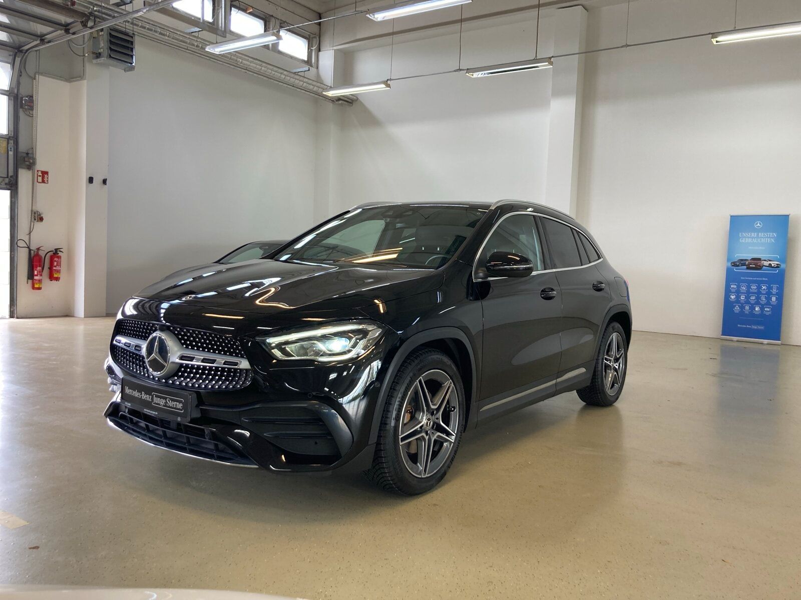 Mercedes-Benz GLA 200 AMG Line LED Spur MBUX 19 Zoll DAB CarPl imagem 2
