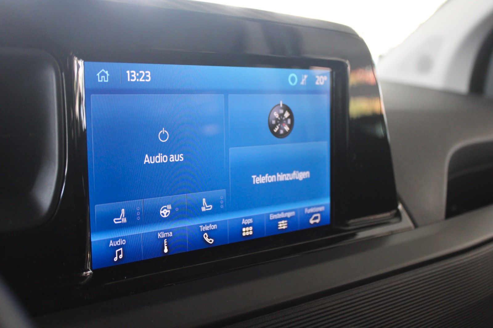Fahrzeugabbildung Ford Tourneo Courier Aut. TREND AHK WinterPaket GJR