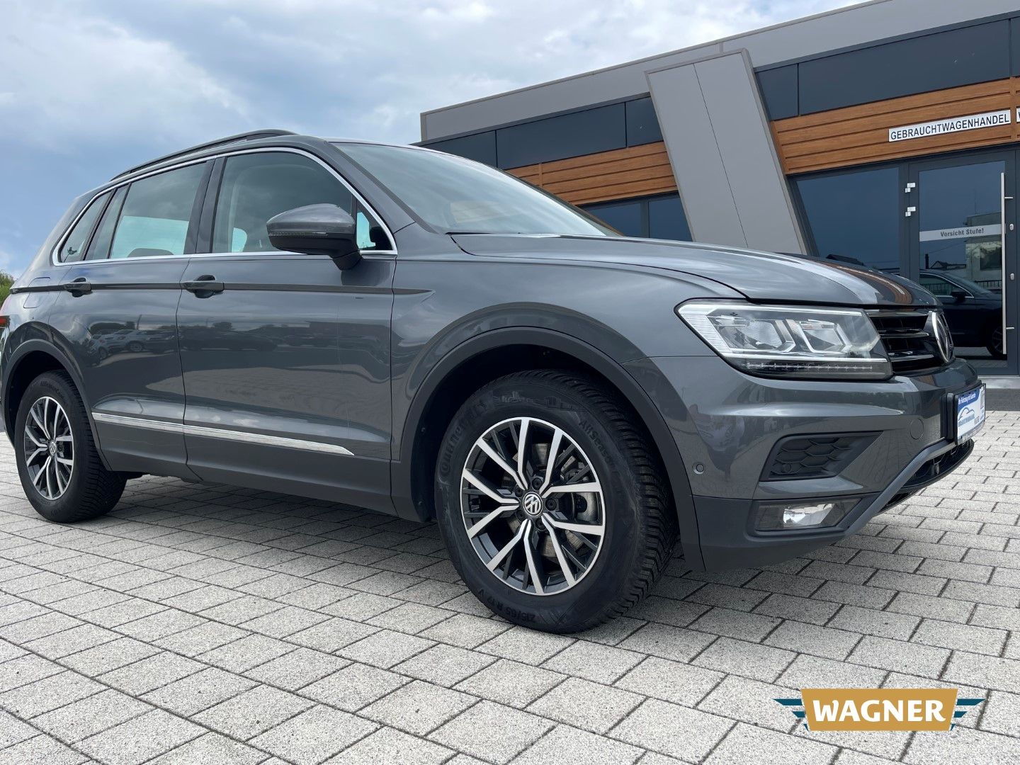 Fahrzeugabbildung Volkswagen Tiguan Comfortline  Automatik 4Motion