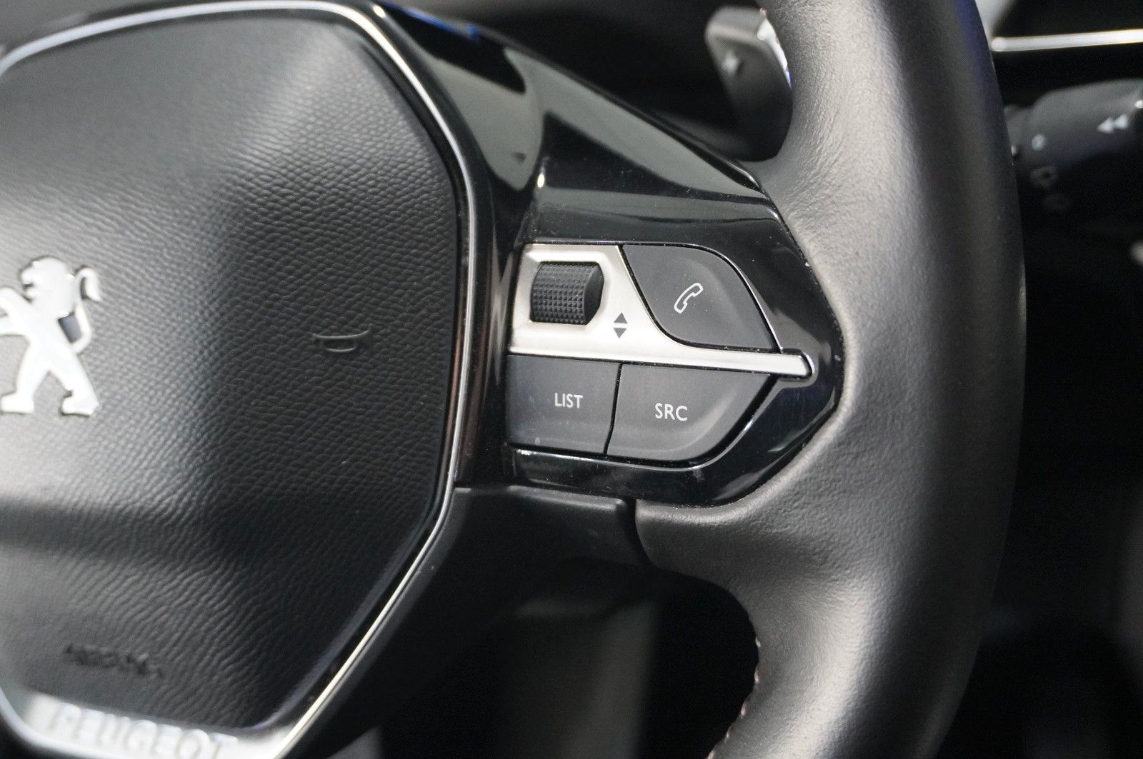 Fahrzeugabbildung Peugeot 5008 1.2T ACTIVE PACK 7-SITZ NAVI/LED/KAMERA/DAB