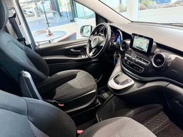 Mercedes V 220 - 8