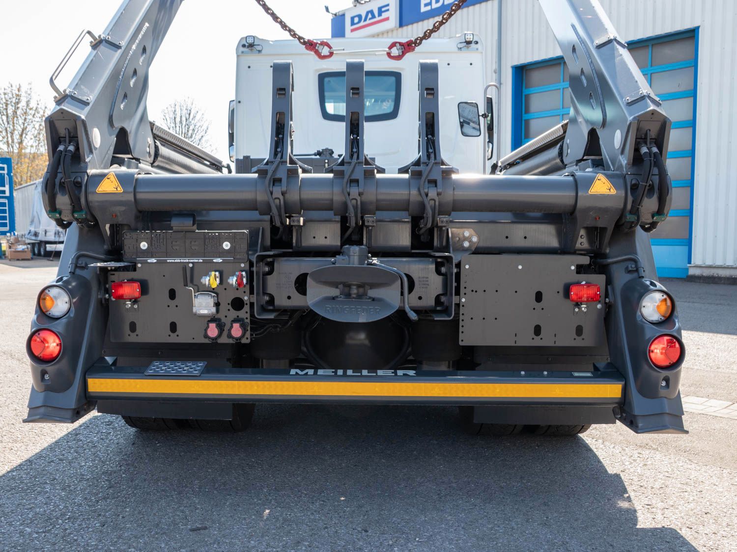 Fahrzeugabbildung DAF XD 410 FA Meiller Absetzkipper