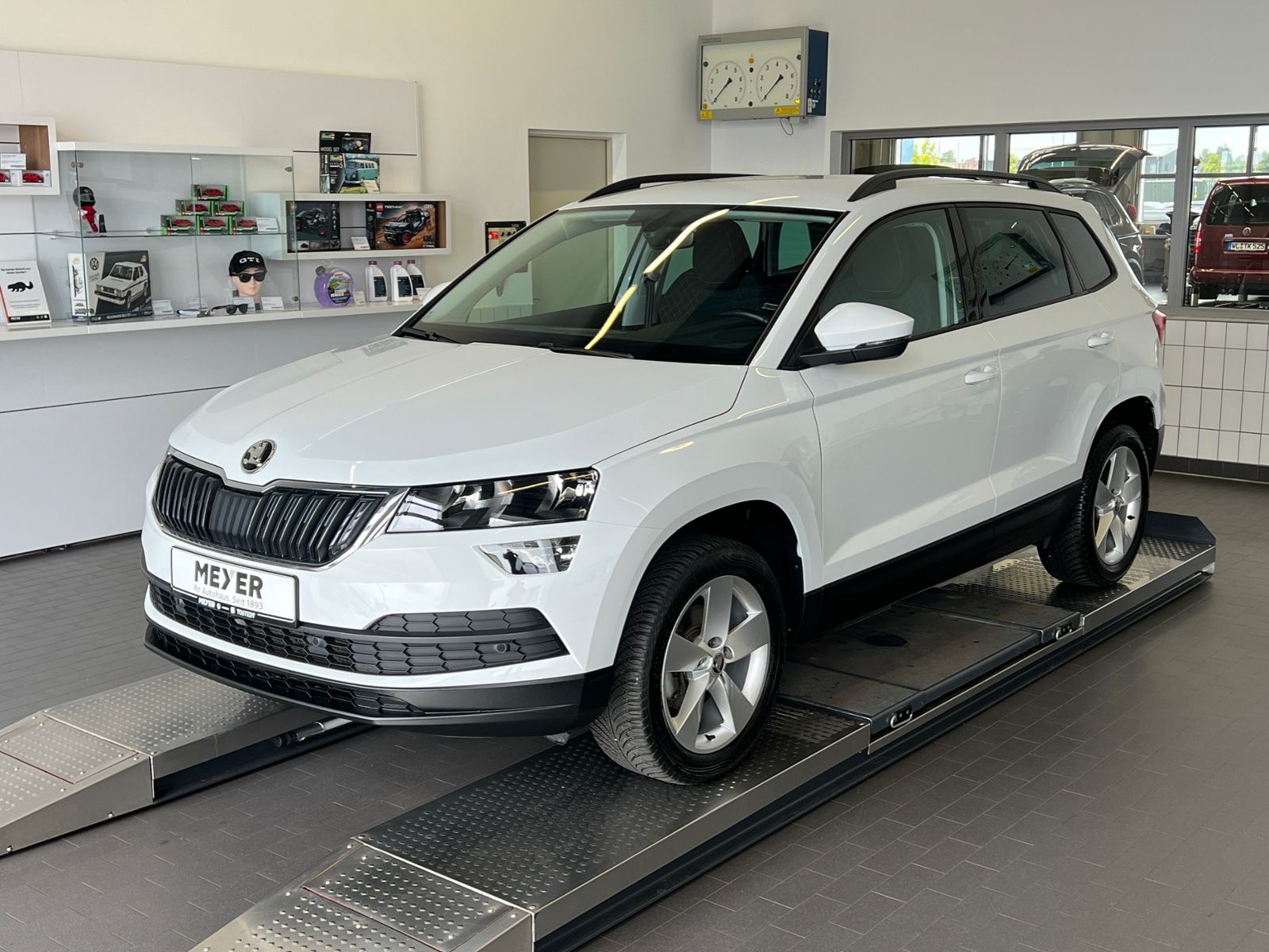 Fahrzeugabbildung SKODA Karoq Ambition 1.5 TSI *AHK, SmartLink, Kamera,