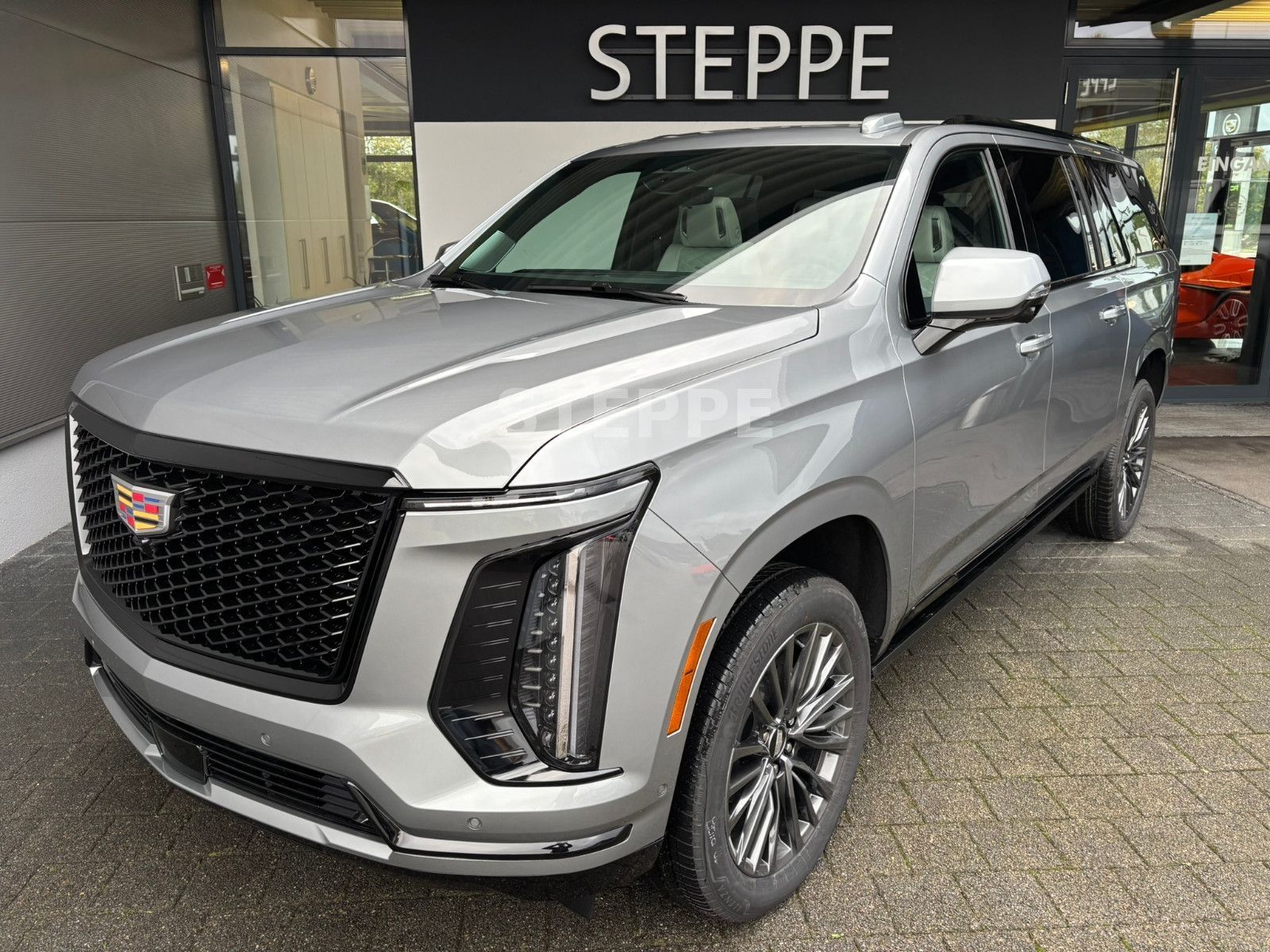 Cadillac Escalade FACELIFT MY26 6.2 V8 ESV Sport Platinum