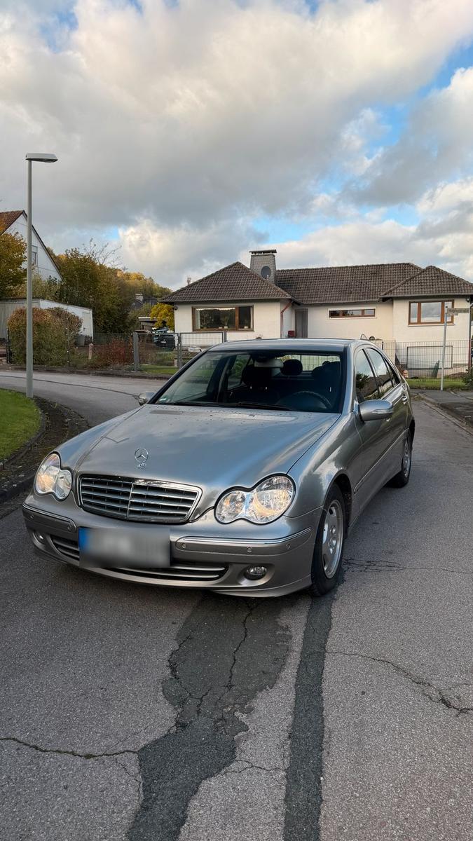 Mercedes-Benz C 220