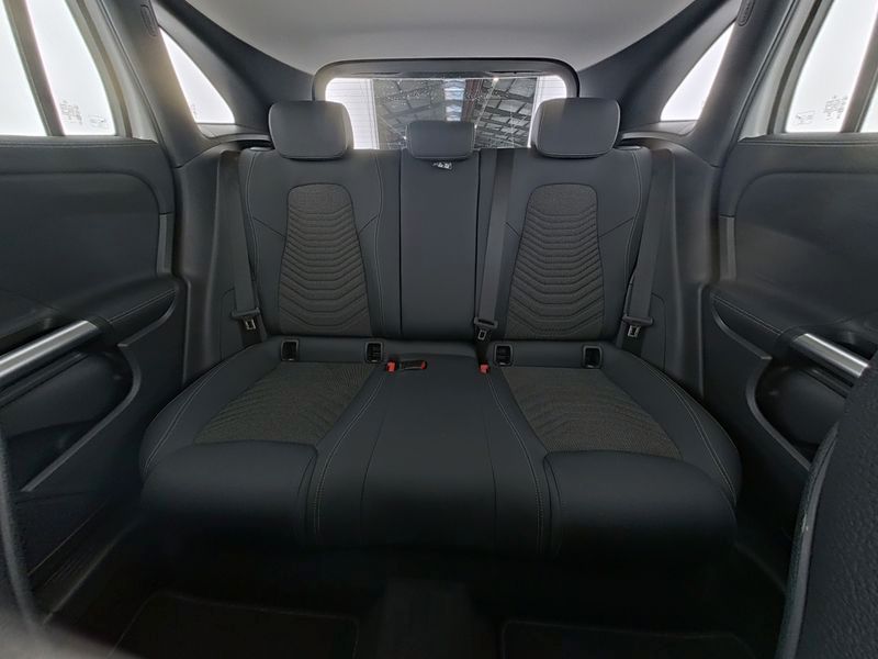 Fahrzeugabbildung Mercedes-Benz GLA 200 Progressive AHK+Pano+CarPlay+Kam+EasyPac