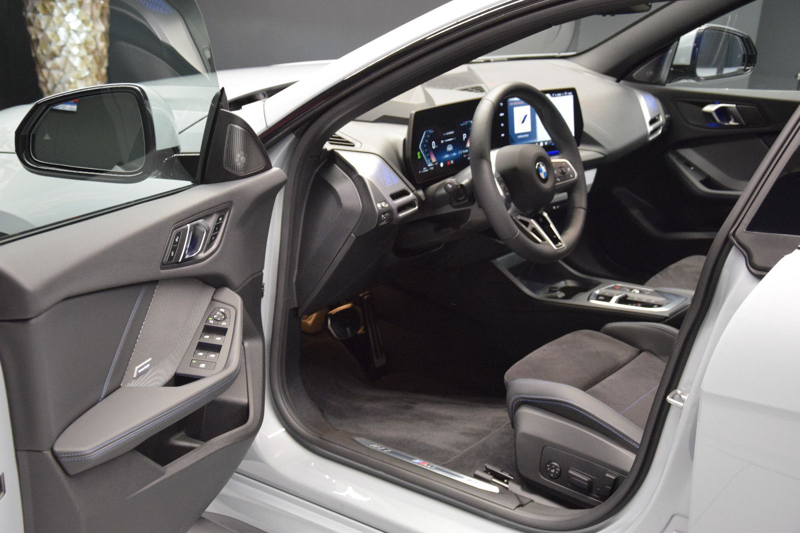 Fahrzeugabbildung BMW 220 i Gran Coupé M Sport Pano H&k Memory Schale