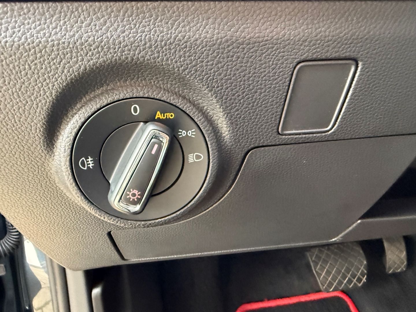 Fahrzeugabbildung SEAT Ibiza Style LED Mehrzonenklima SHZ Carplay Berg