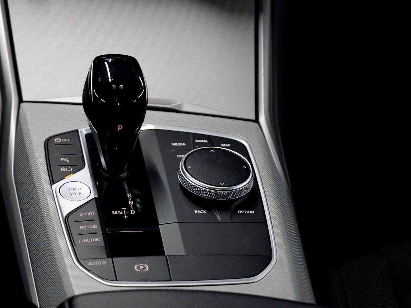 BMW 330e Advantage Head-Up, Kamera foto 13