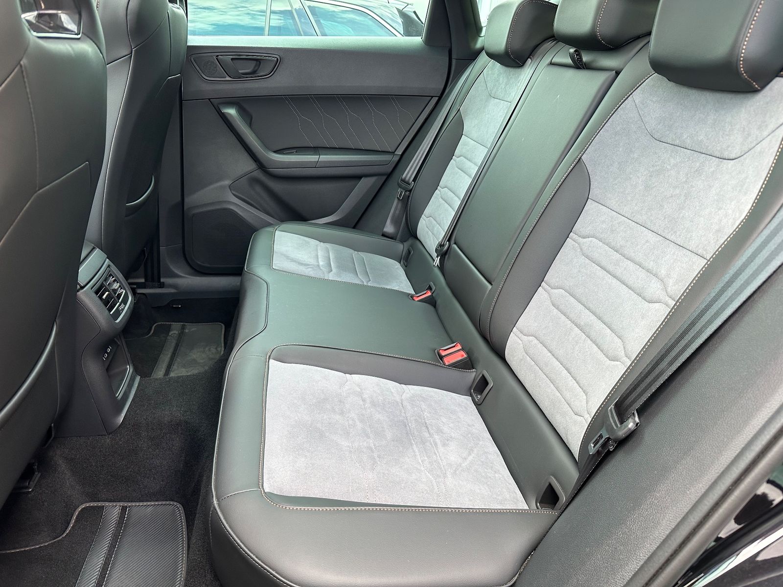 Fahrzeugabbildung CUPRA Ateca 2.0 TSI 4Drive Tribe Edition NAV+LED+PANO