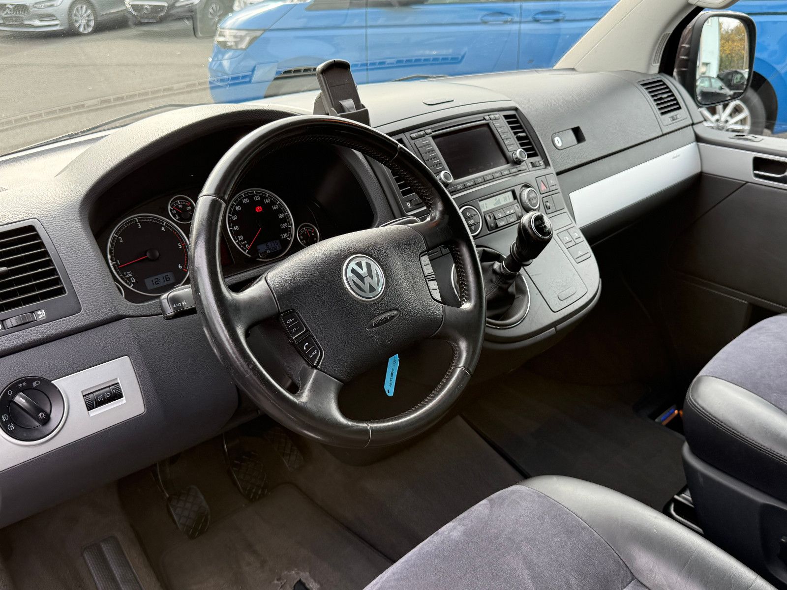 Fahrzeugabbildung Volkswagen T5 Multivan Highline 2.5 TDI AHK GRA Navi PDC
