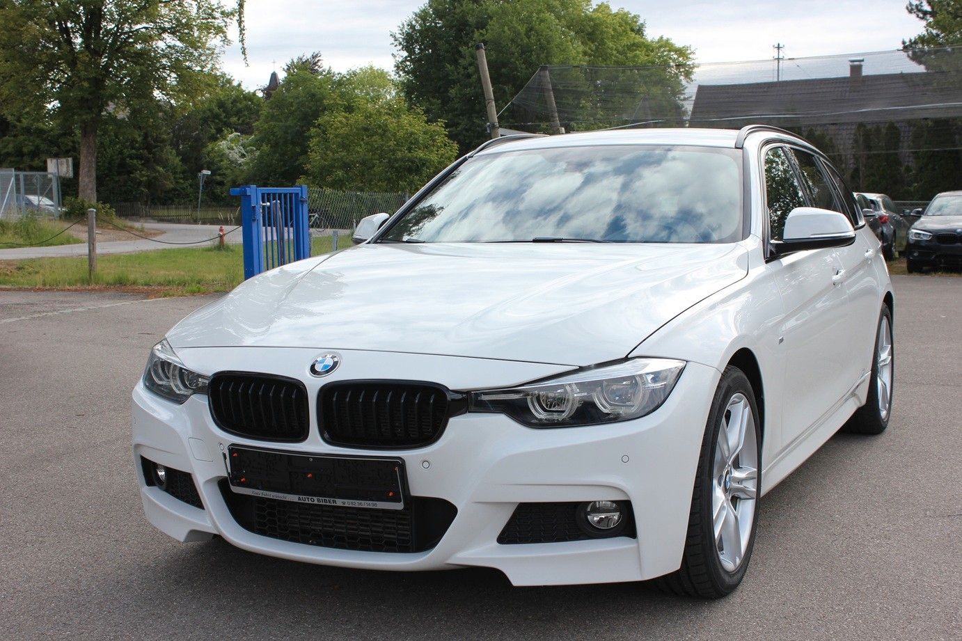 BMW 320dA Touring Sportpaket-Navi-LED-LM18"-2.Hand