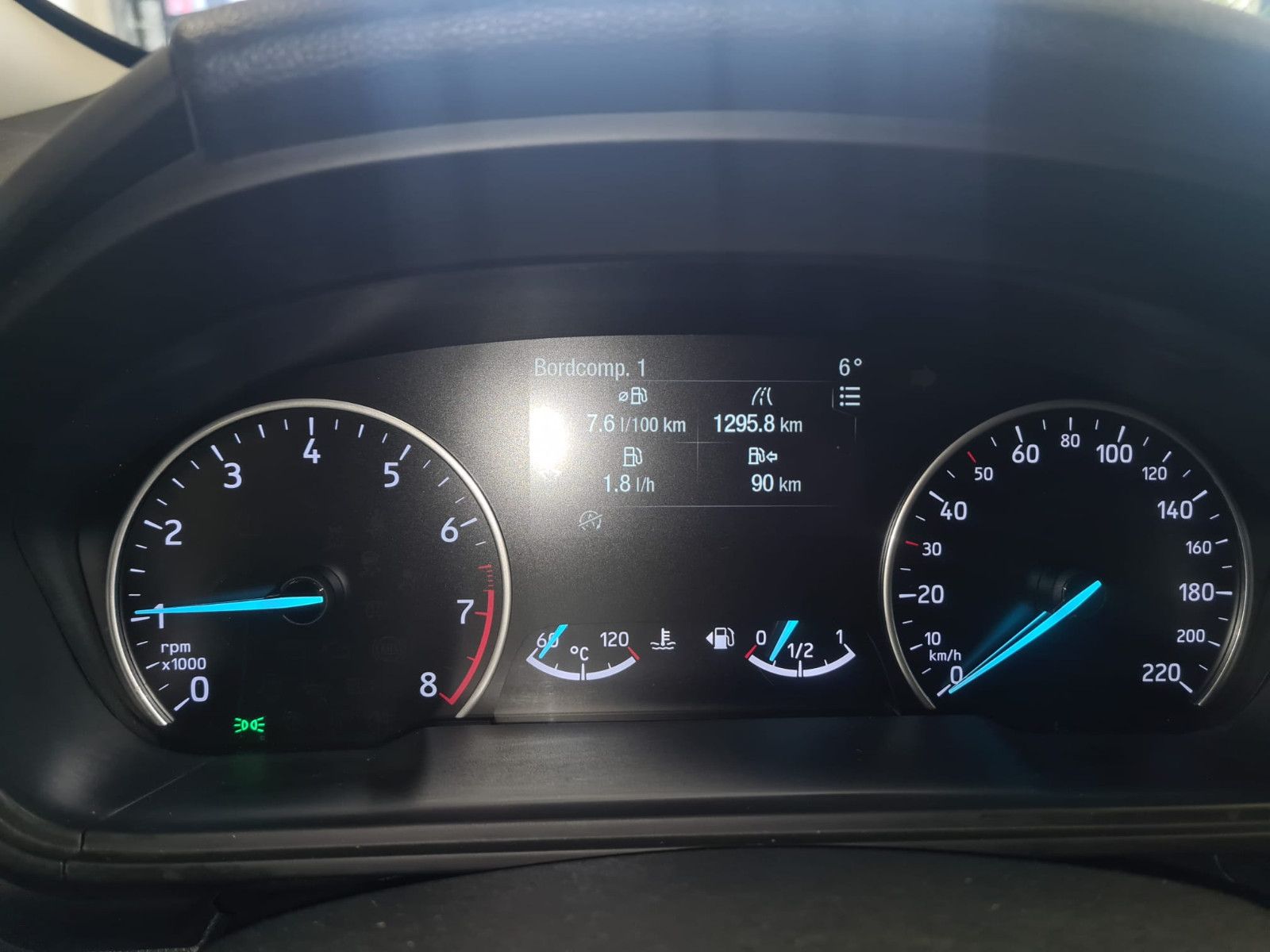 Fahrzeugabbildung Ford EcoSport Titanium / KAMERA / NAVI / GARANTIE