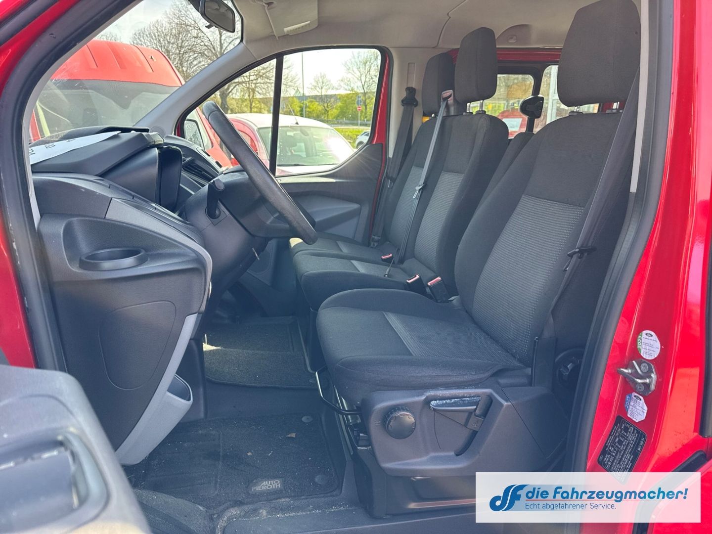 Fahrzeugabbildung Ford Transit Custom Kombi 300 L1 2.2 TDCi *8365