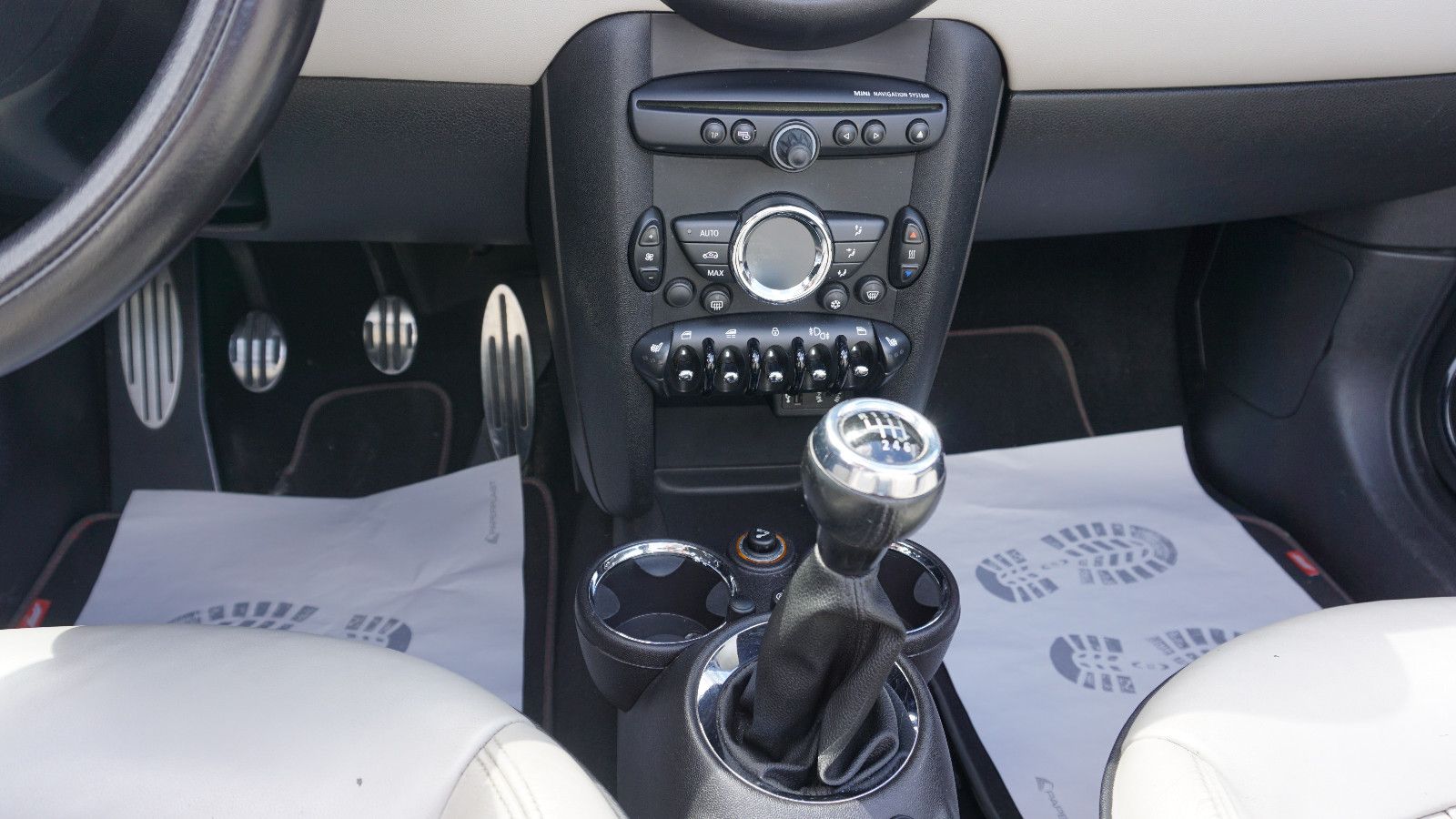 Fahrzeugabbildung MINI COOPER S Cabrio 1.6 Ltr, Bi-Xenon,Navi,Leder,+WR