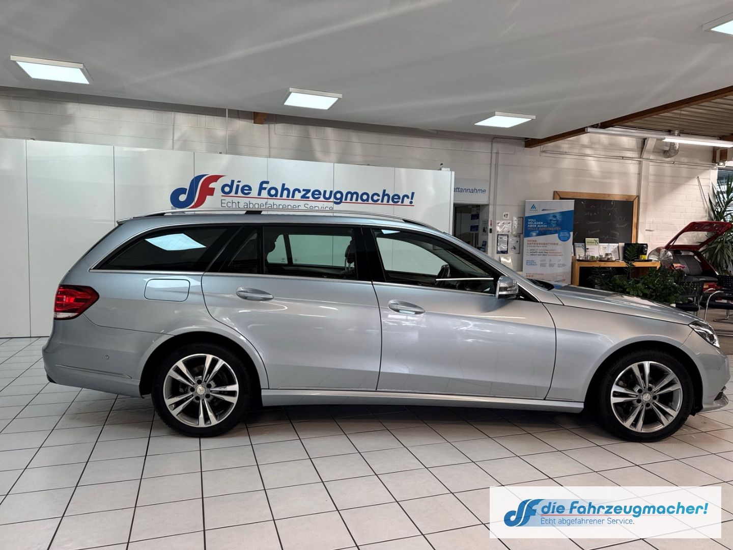 Fahrzeugabbildung Mercedes-Benz E 200 BlueTec Niveau AHK-klappbar LED Blendfreie