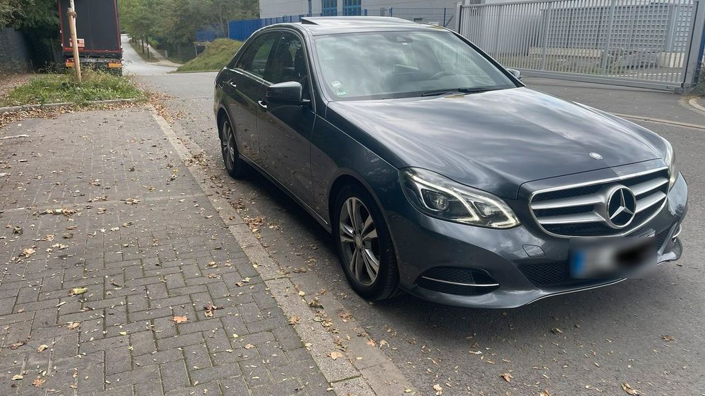 Image of Mercedes-Benz E 220