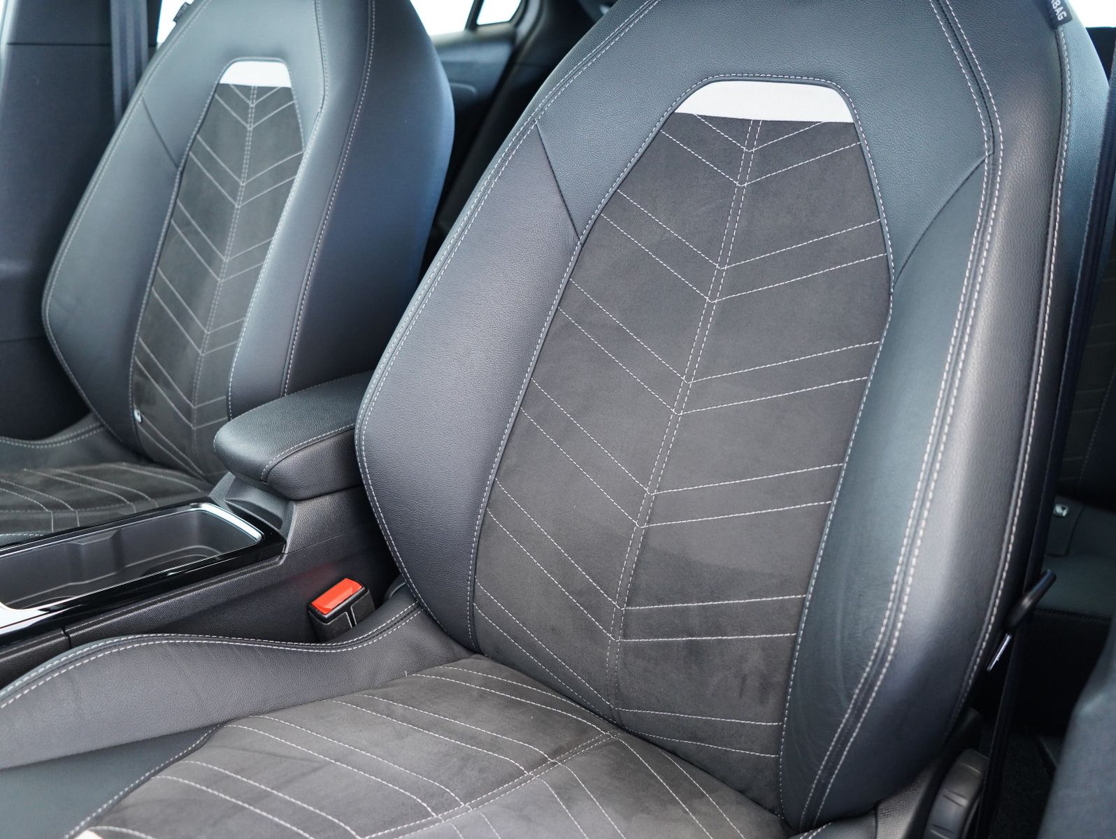 Fahrzeugabbildung Opel Mokka e Ultimate INTELLILUX/ACC/NAVI/SOH