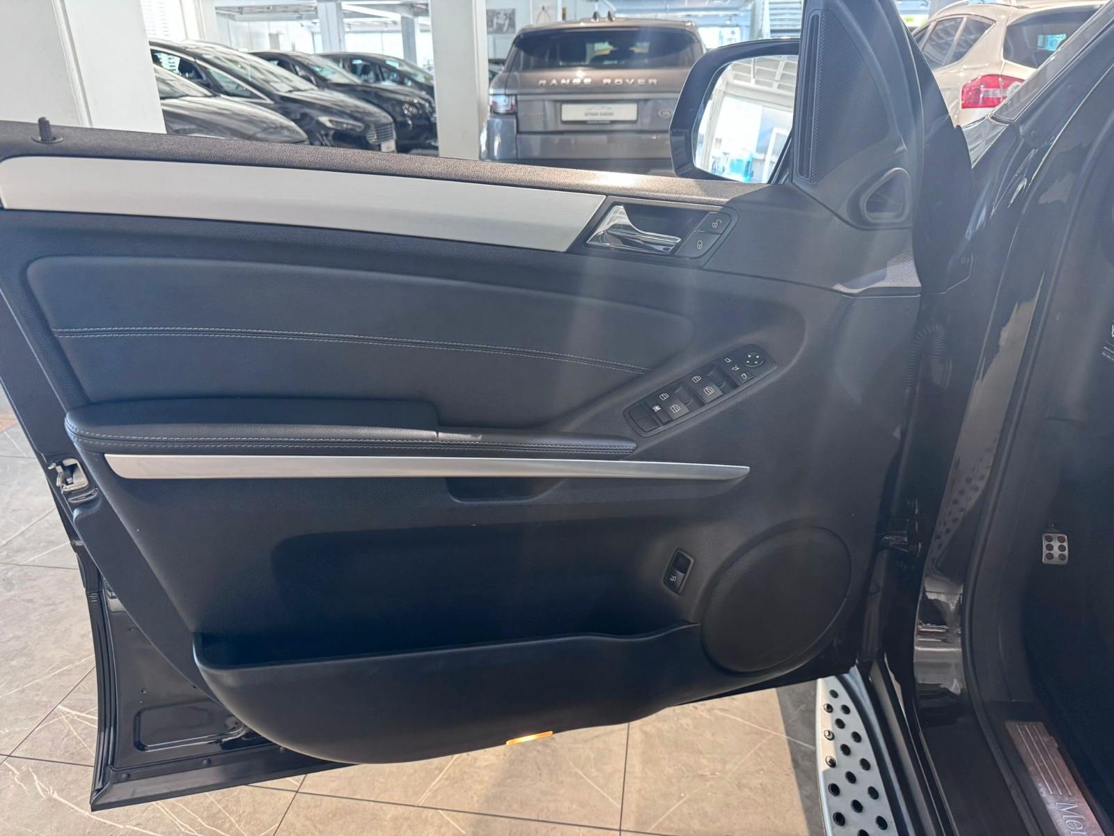 Mercedes-Benz ML 300 CDI BE Sportpaket *Automatik*AHK 3,5t *