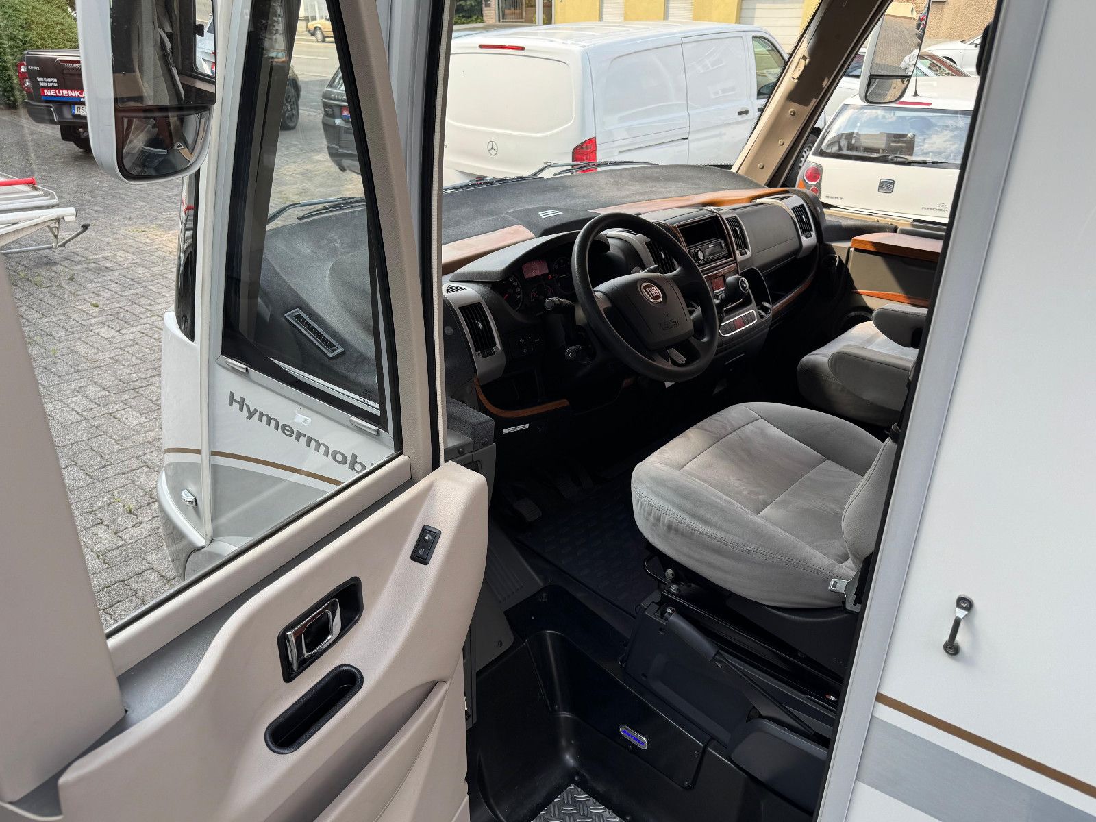 Fahrzeugabbildung HYMER / ERIBA / HYMERCAR B-Klasse SL 614 Star Edition 1. Hand