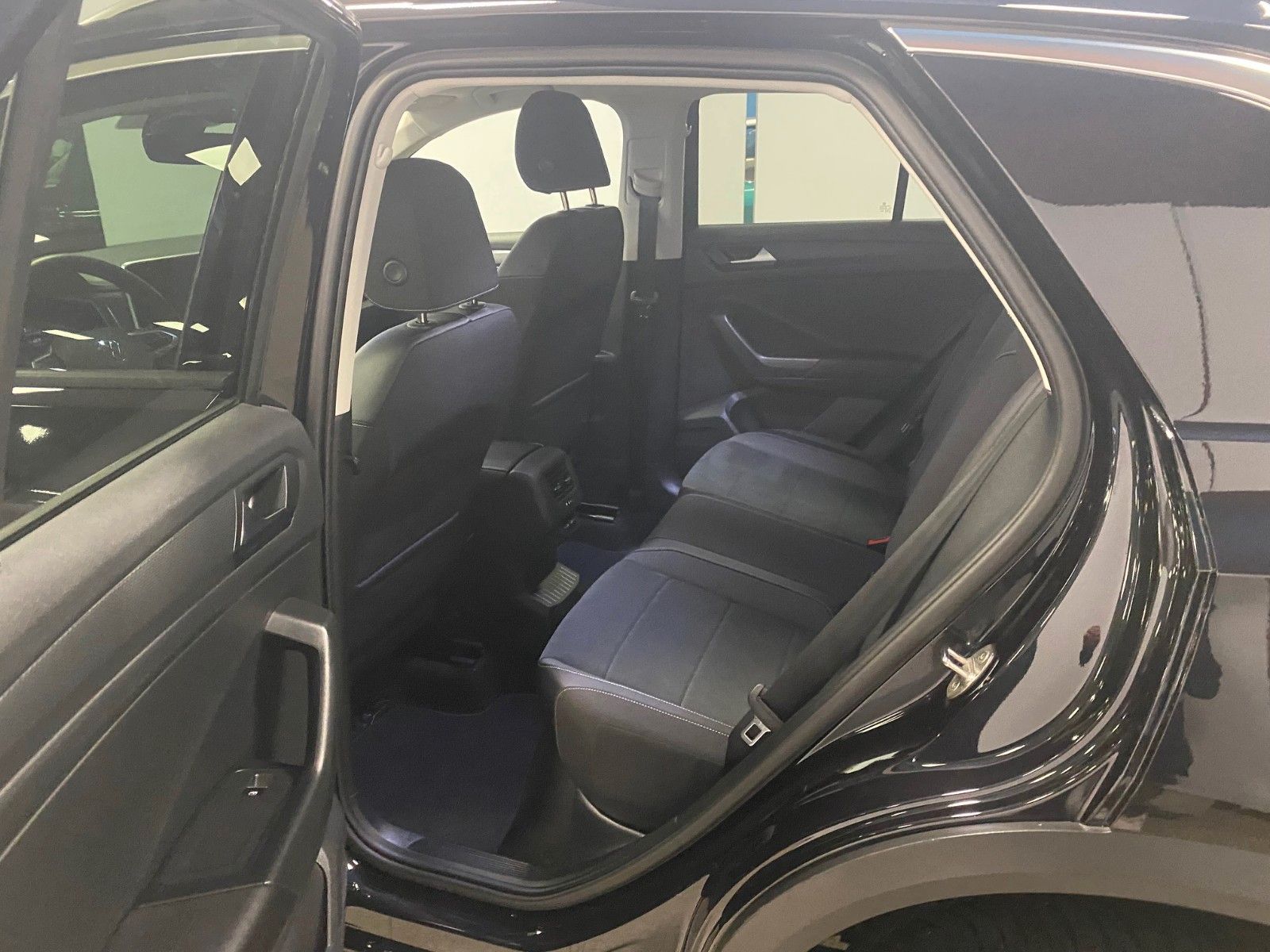 Fahrzeugabbildung Volkswagen T-Roc 1.5 TSI Style+NAVI+1.HAND+AHK+LED Plus+ACC