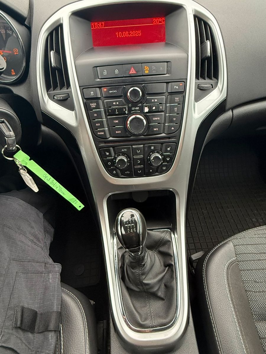 Fahrzeugabbildung Opel Astra J Sports Tourer Style