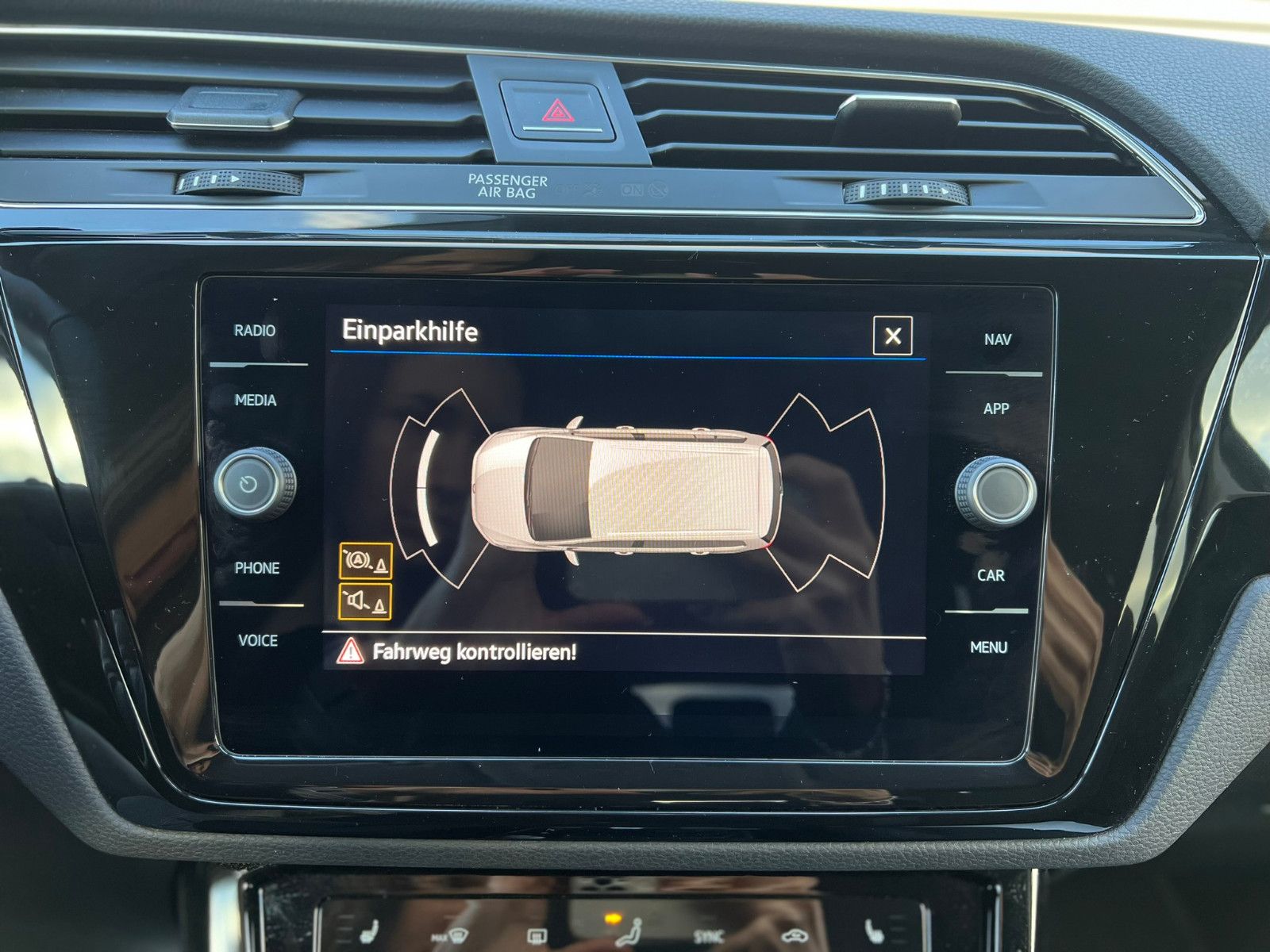 Fahrzeugabbildung Volkswagen Touran 1.4 TSI DSG Navi LED ACC