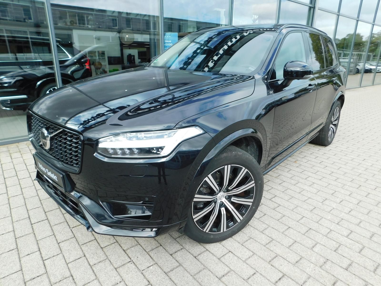 Fahrzeugabbildung Volvo XC90 B5 D Plus Dark