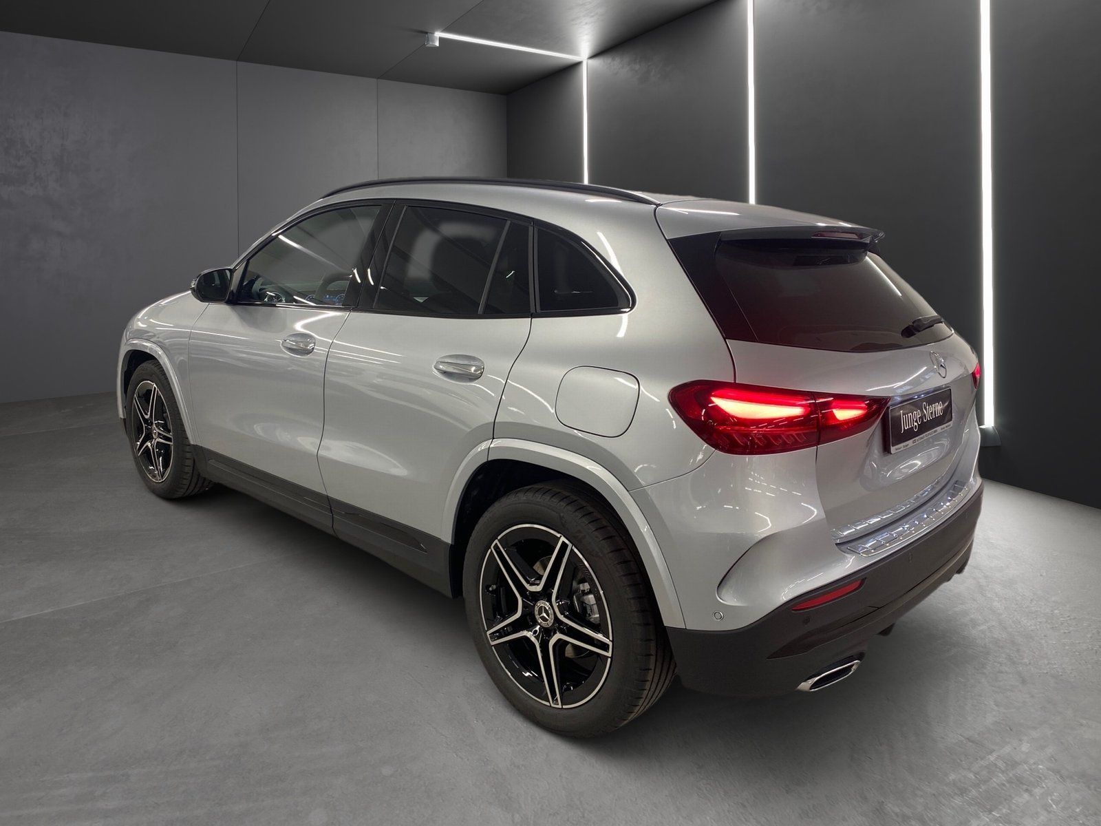 Fahrzeugabbildung Mercedes-Benz GLA 180 AMG*Distronic*360*EasyPack*Totwinkel*LED