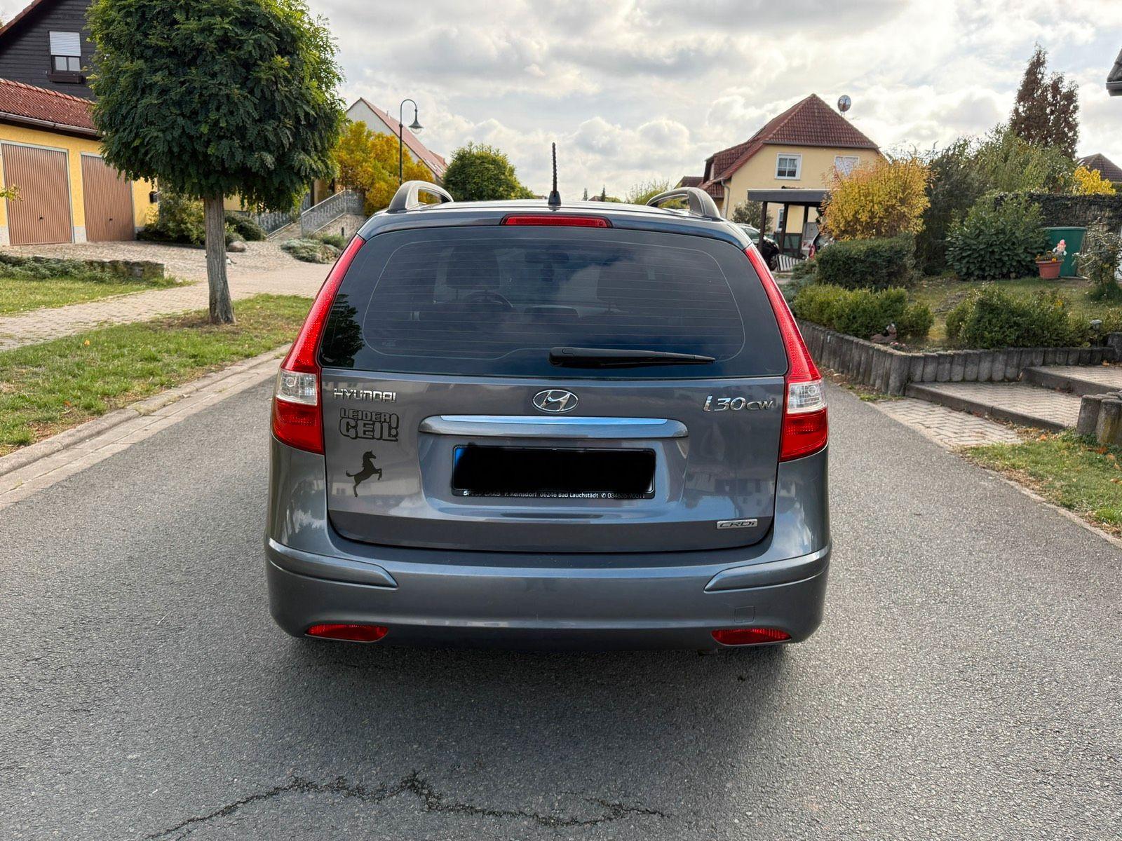 Hyundai i30 2011 — photo 8