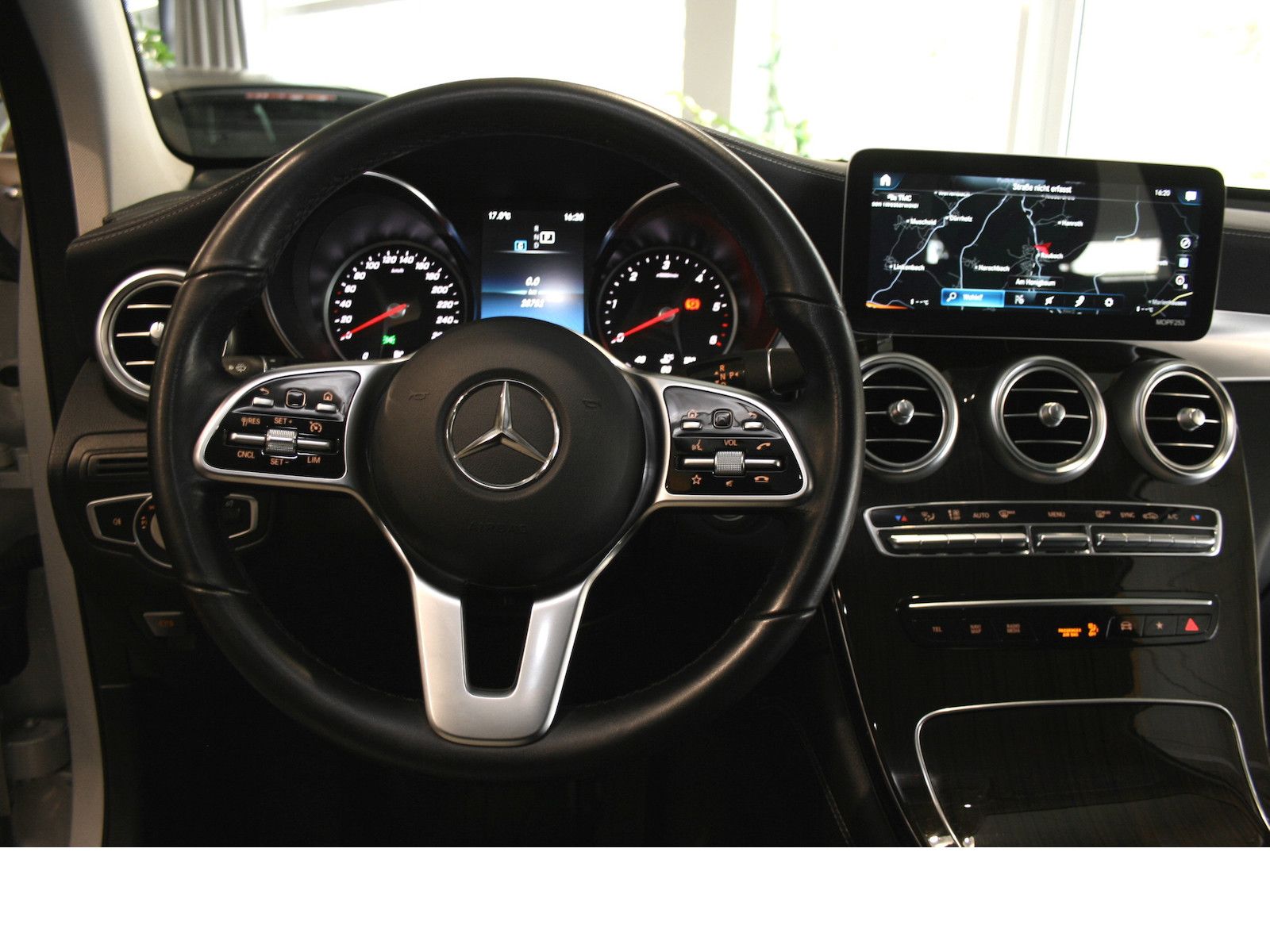 Fahrzeugabbildung Mercedes-Benz GLC 220 d 4M Offroad Style *LED*Totwinkel*Kamera