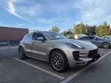 Porsche Macan Turbo mit Performance Paket Turbo  - Porsche: Beige