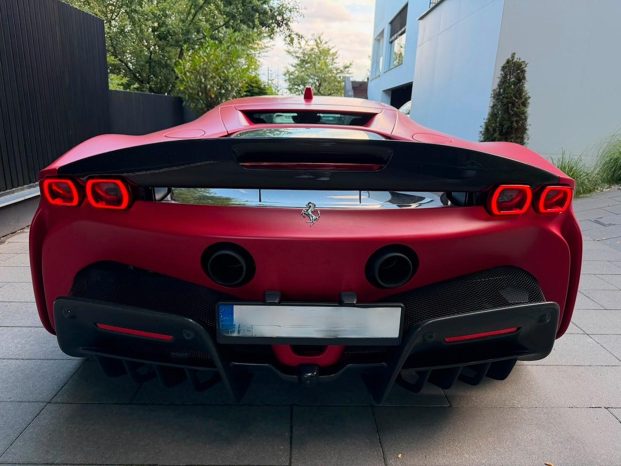 Ferrari SF90 *Lift *Carbon *AFS *Carplay *MATT LACKIERUN