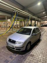 Skoda Fabia 1.2 Benzin 4-Türig Kleinwagen - Skoda Fabia aus 2003: 1.4