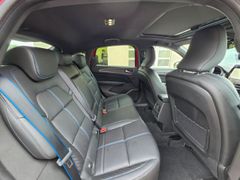 Fahrzeugabbildung Arkana Esprit Alpine Mild Hybrid 140 EDC Schiebe