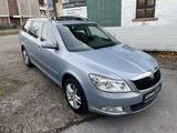 Skoda Combi 1.8 TSI DSG Elegance /SHD. /SHZ./Klimaauto - Skoda Octavia aus 2011: Kombi