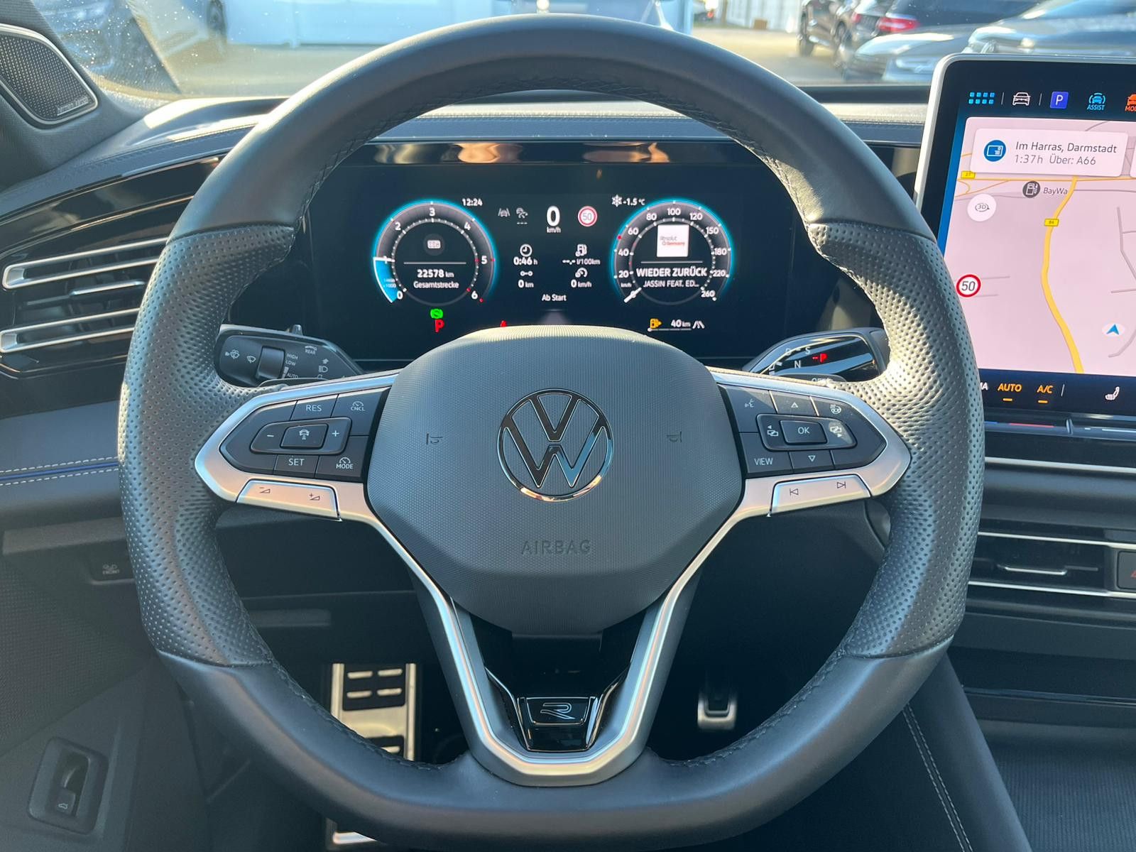 Fahrzeugabbildung Volkswagen Tiguan 2.0 TDI 4M R-Line PANO*H&K*AHK*MATRIX*20"