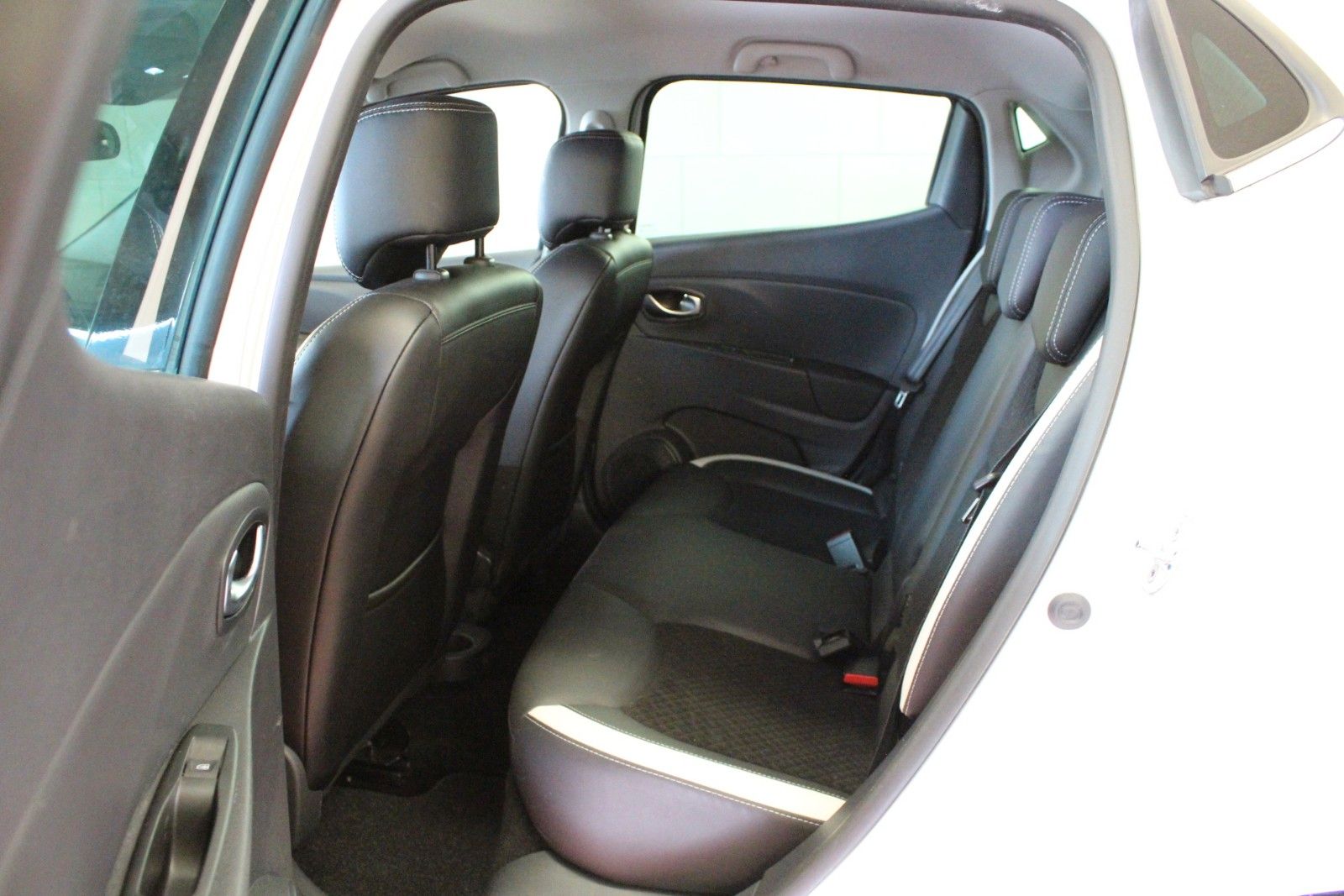 Fahrzeugabbildung Renault Clio TCe 90 IBose Edition *Navi*Klima*PDC*