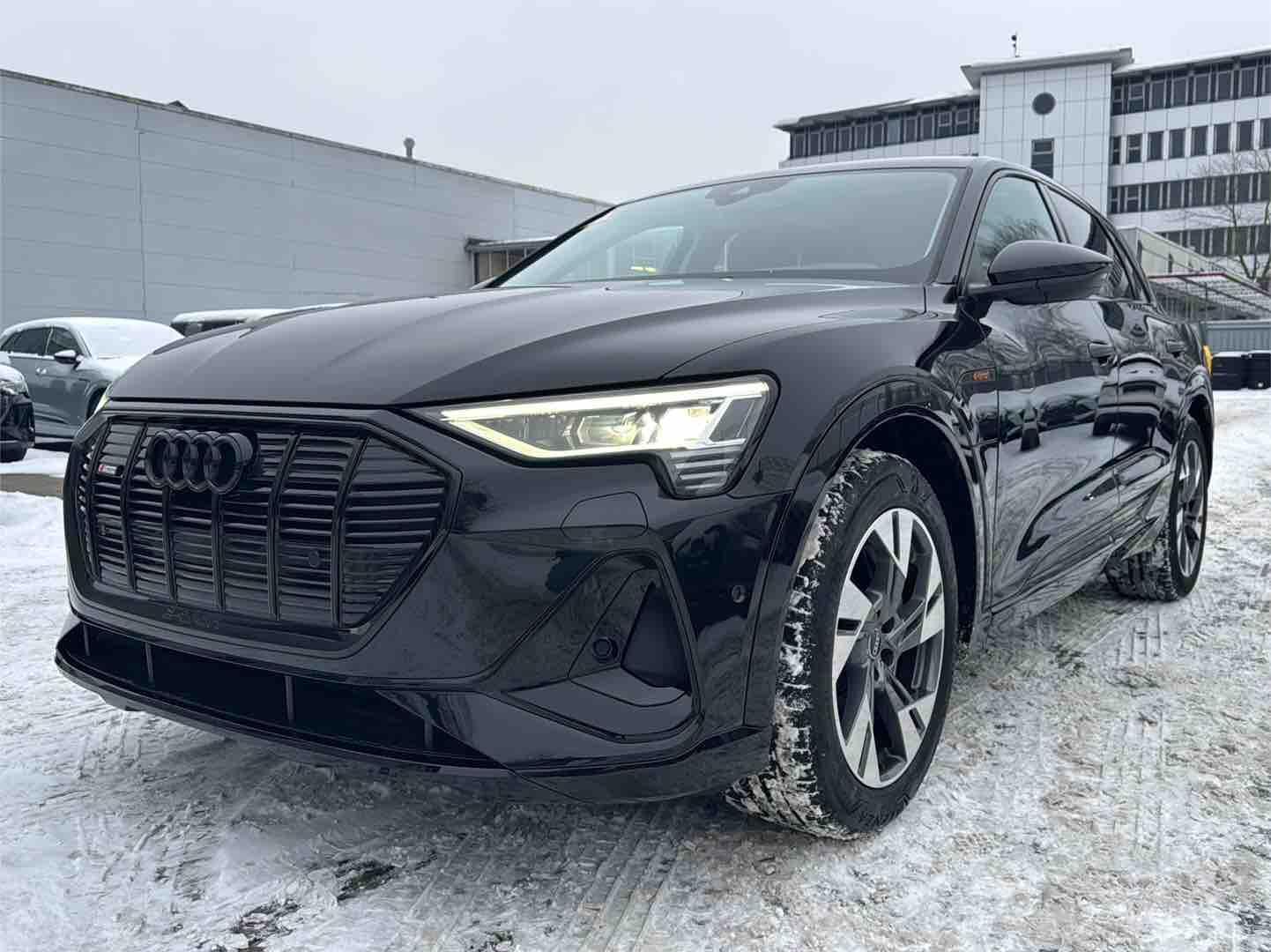 Audi e-tron 55 S line AHK BLACK PANO 20Z KAMERA SHZ