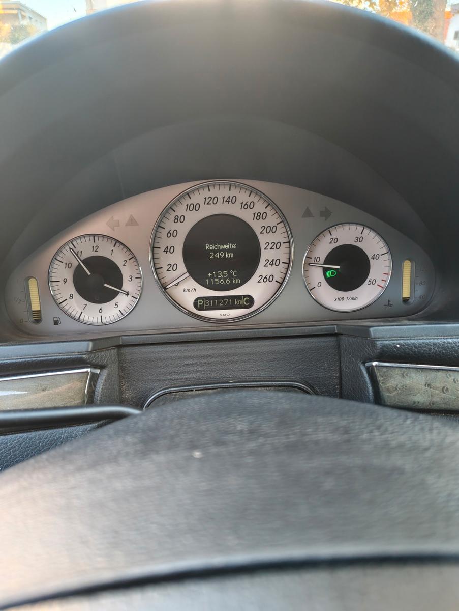 Mercedes-Benz 320 2006 — photo 12