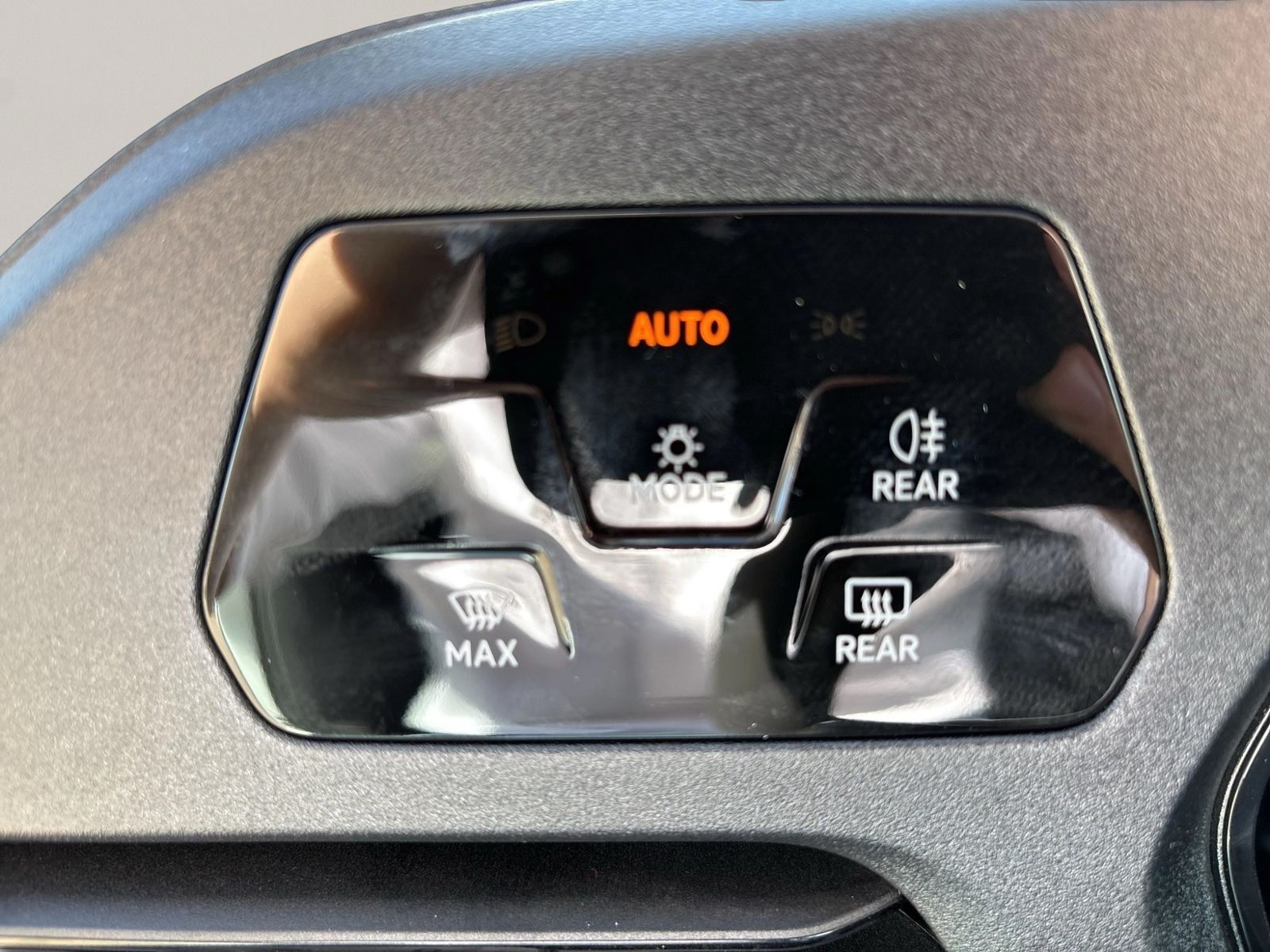 Caddy 2.0 TDI, Climatronic, AHK, Navi, Alu 16",