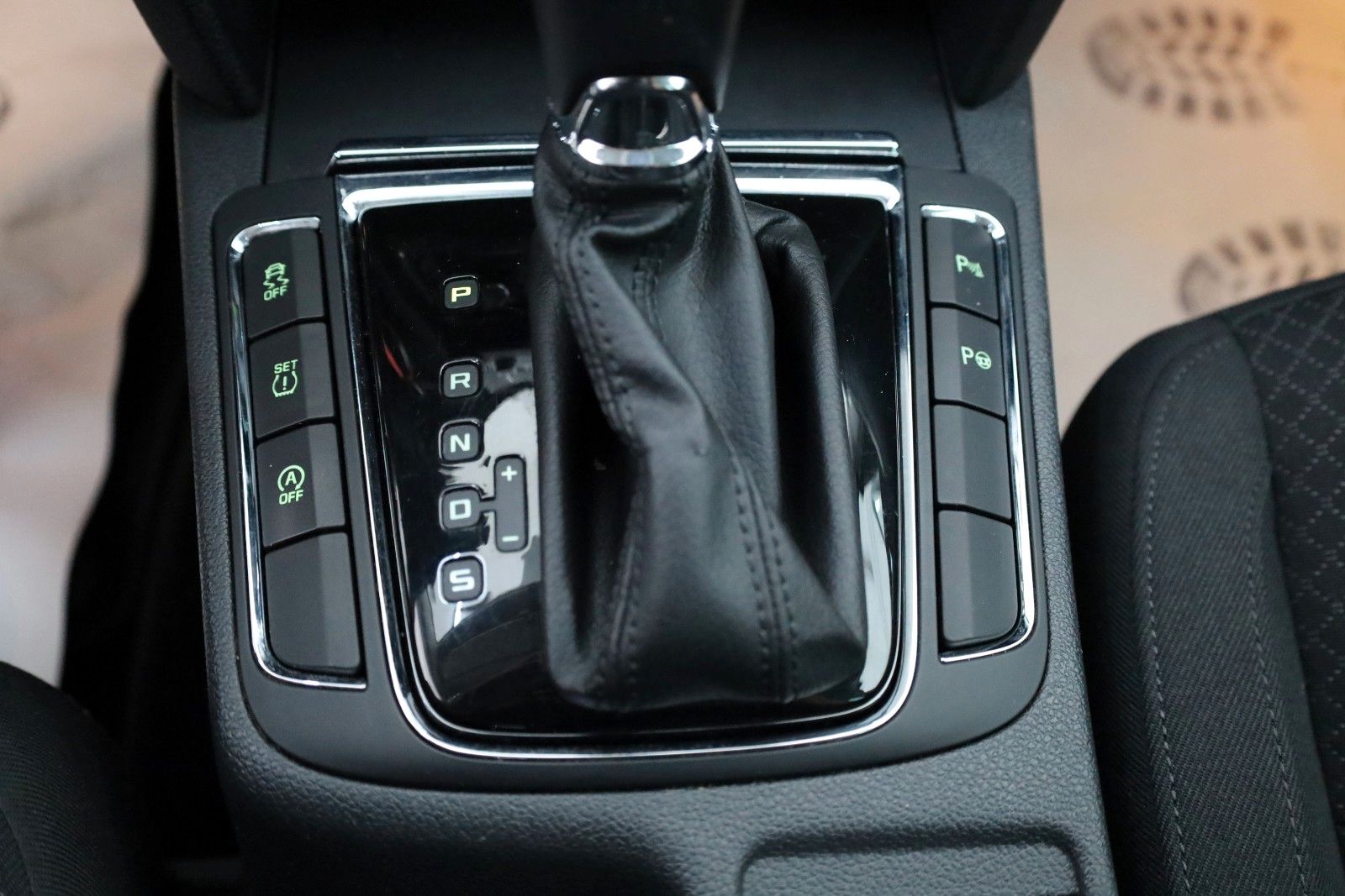 Fahrzeugabbildung SKODA Superb Combi Exclusive 4x4 Navi,Xenon,SH,PDC,+WR