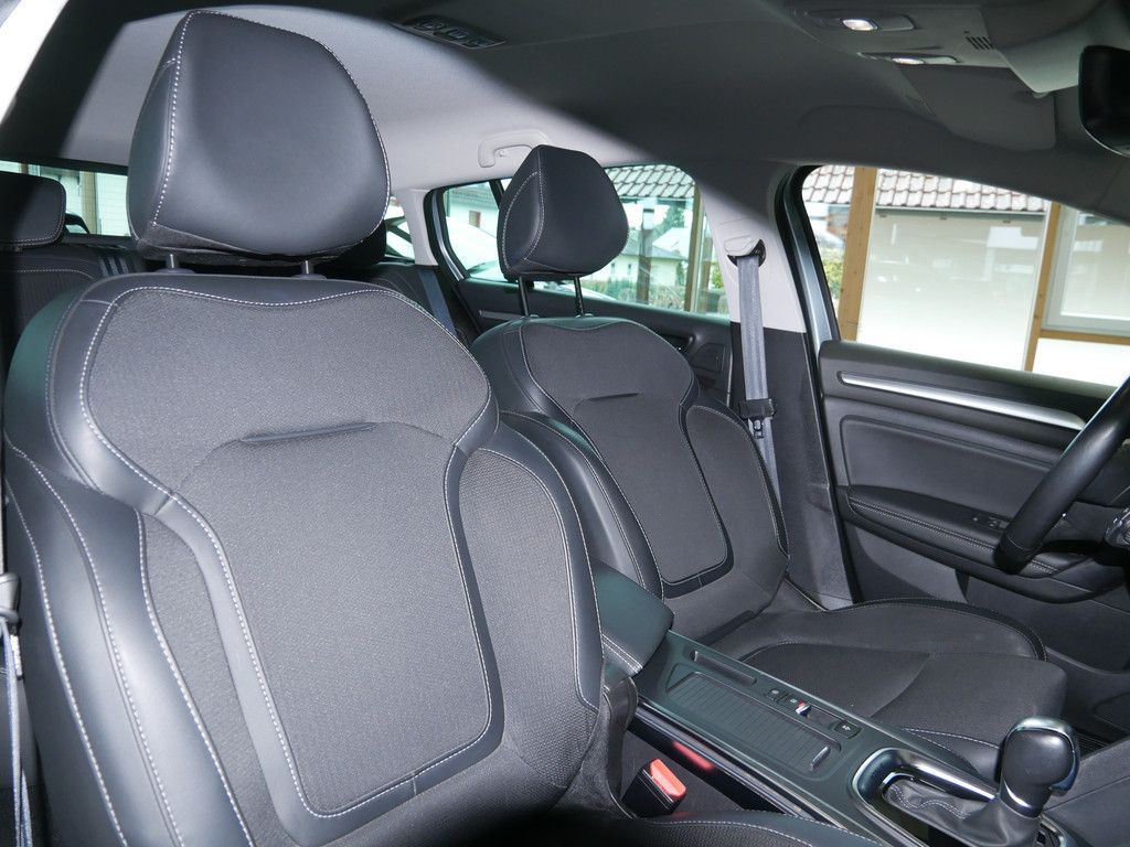 Fahrzeugabbildung Renault Megane Grandtour Intens E-TECH Plug-in 160