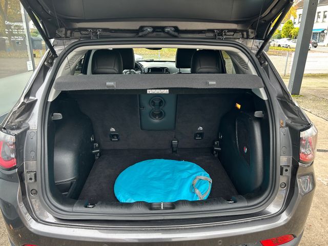 Fahrzeugabbildung Jeep Compass Limited 4WD Automatik+Navi+CarPlay+Allw.