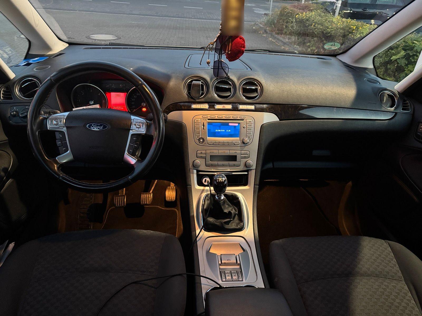 Ford Galaxy 2009 — photo 7