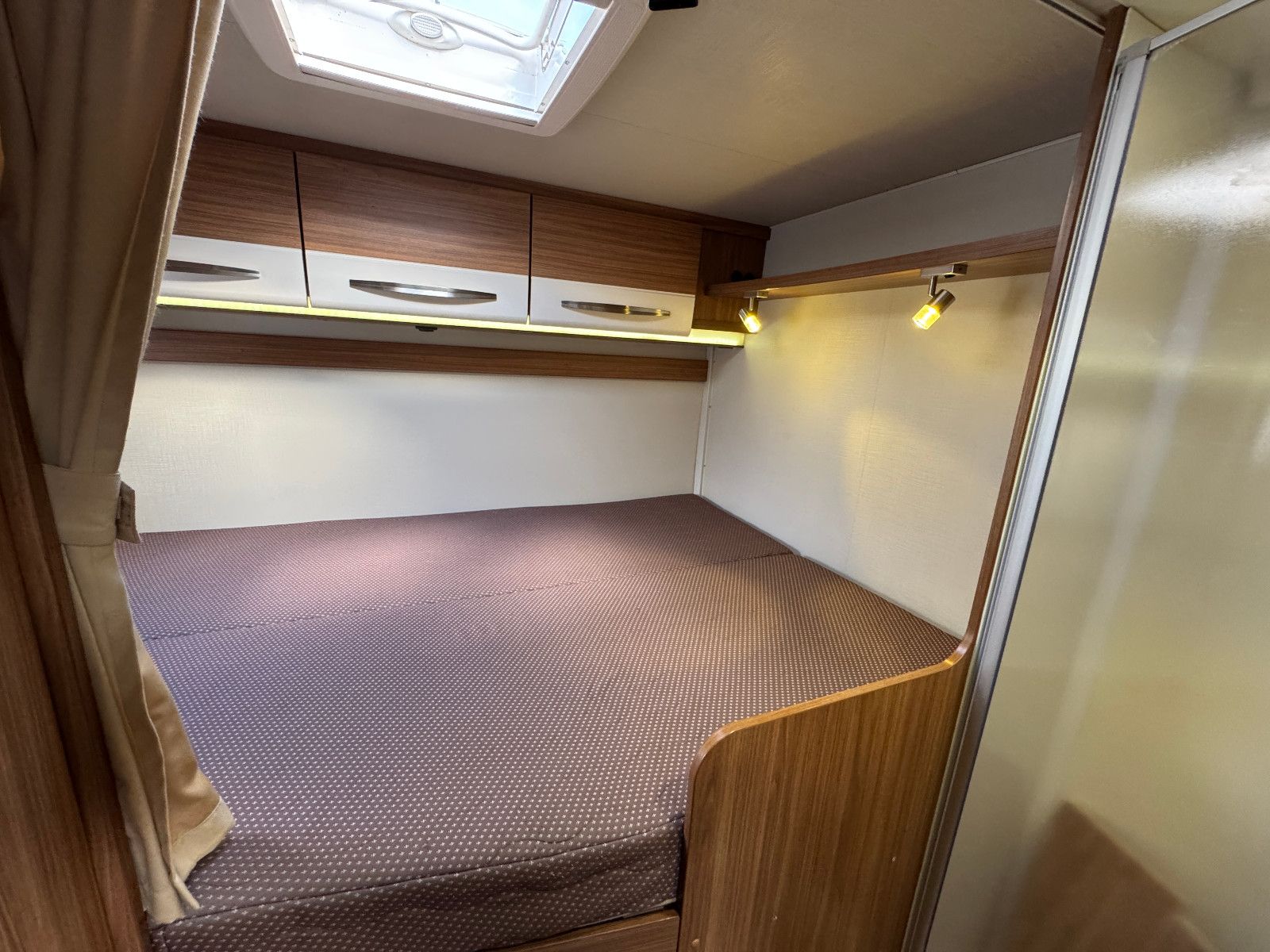 Fahrzeugabbildung Carado T 334 FIAT DUCATO AUTOMATIK SOLAR TV SAT AHK CAM