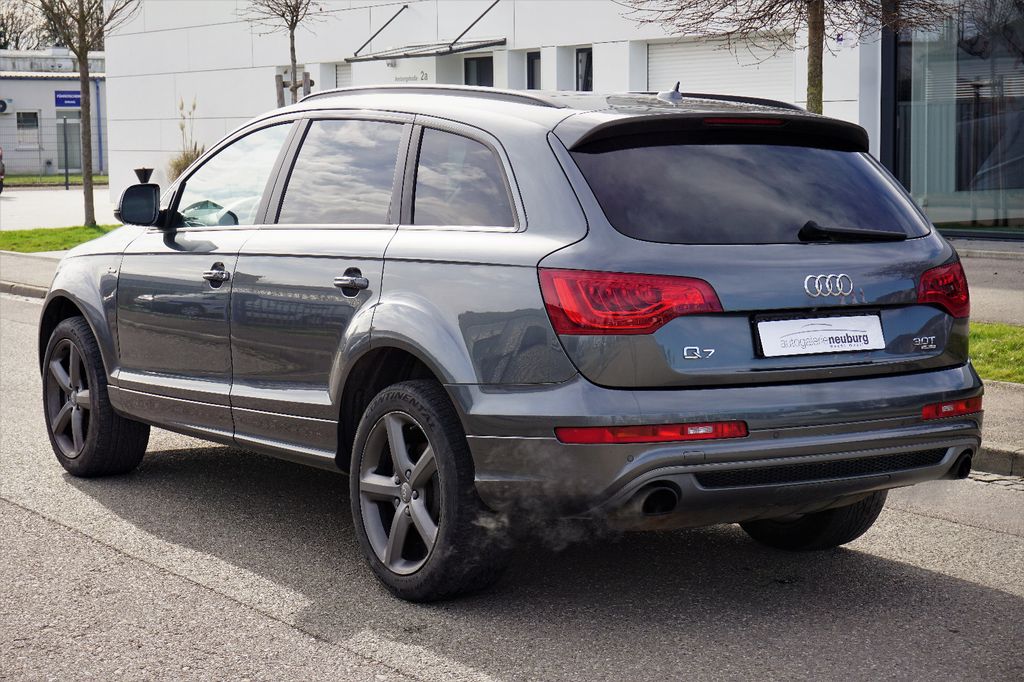 AUDI Q7 4