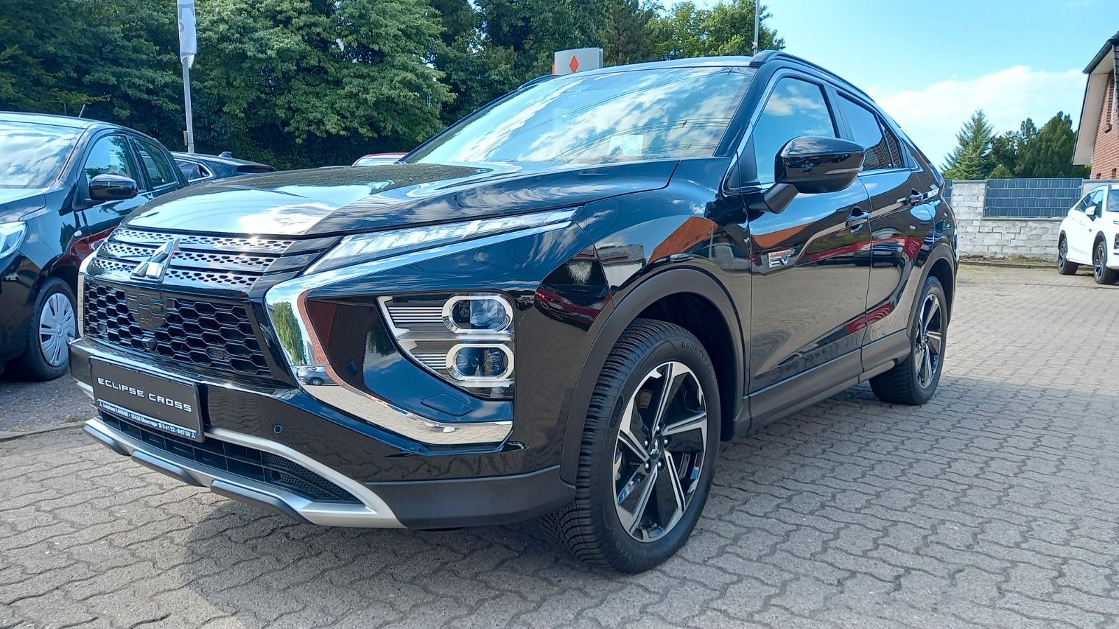 Mitsubishi Eclipse Cross PHEV Intro 4WD